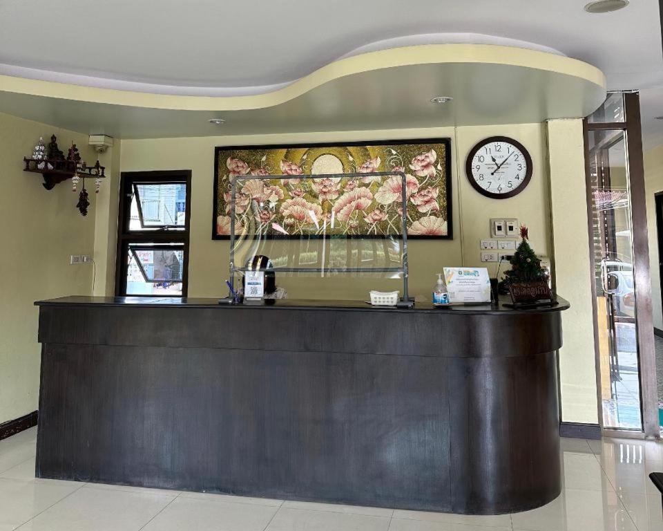 Ponburi Hotel Nan Exterior photo