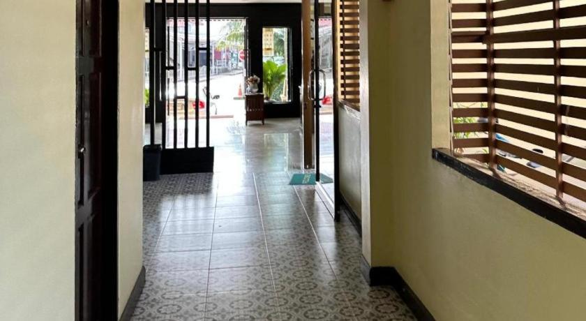 Ponburi Hotel Nan Exterior photo