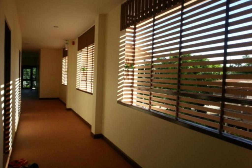Ponburi Hotel Nan Exterior photo