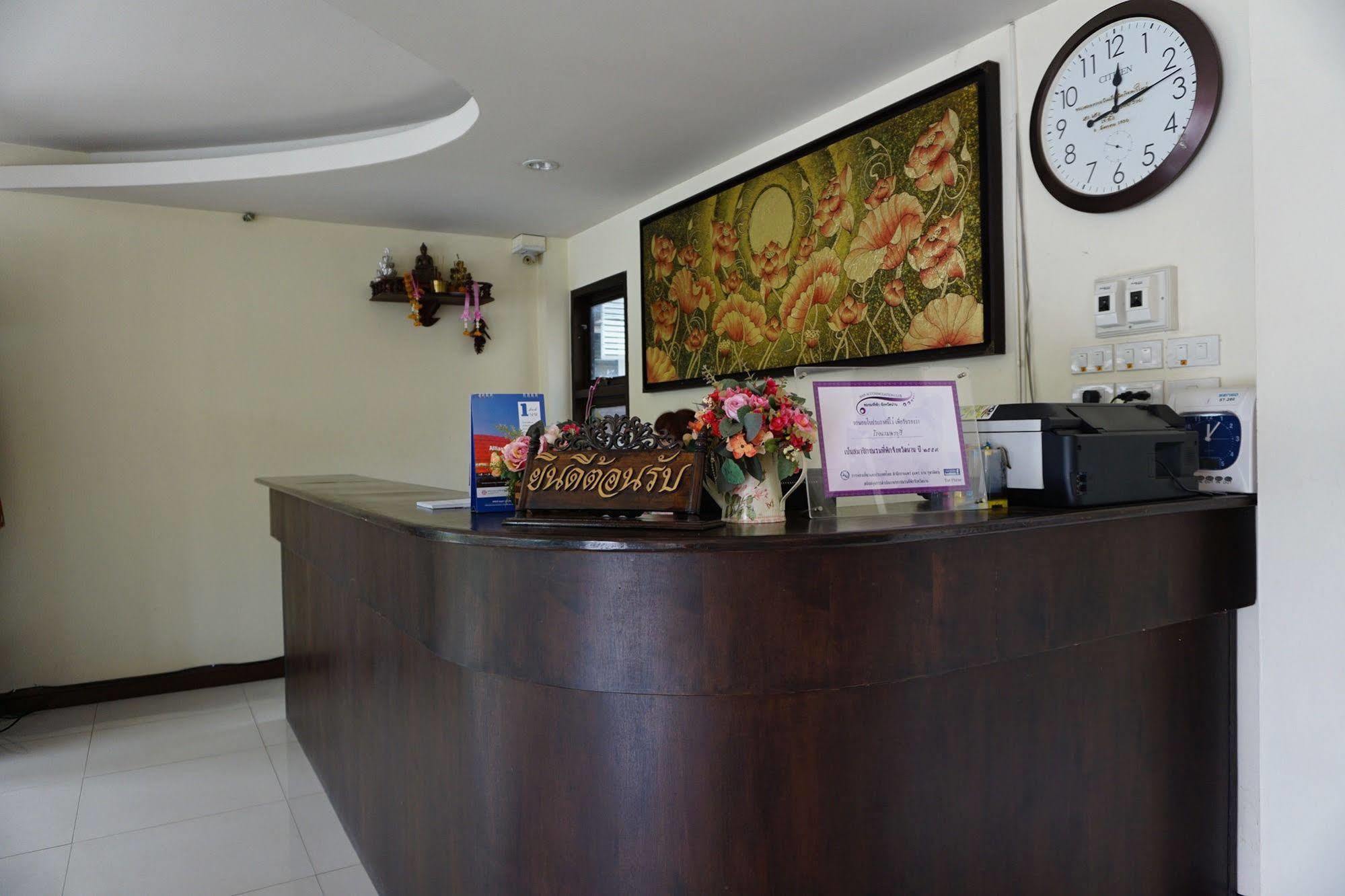 Ponburi Hotel Nan Exterior photo